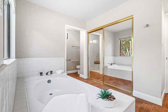 Building Photo - 37 Santo Domingo Dr