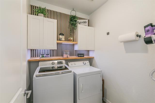 Building Photo - 2549 Birchcrest Dr