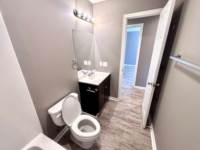 Building Photo - 3222 S 40th St