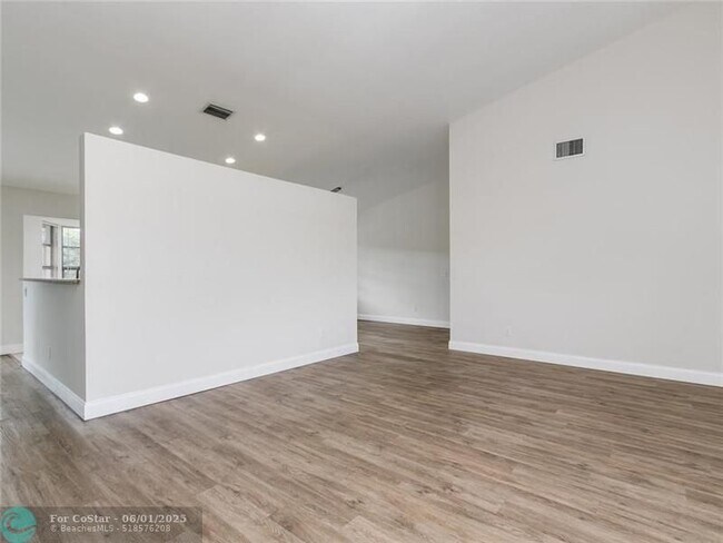 Building Photo - 9420 NW 31st Pl