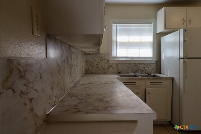 Building Photo - 1512 White Ave