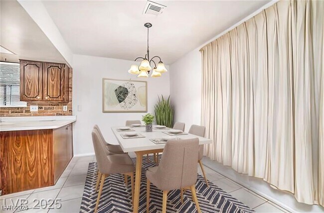 Building Photo - 4614 S Grand Dr