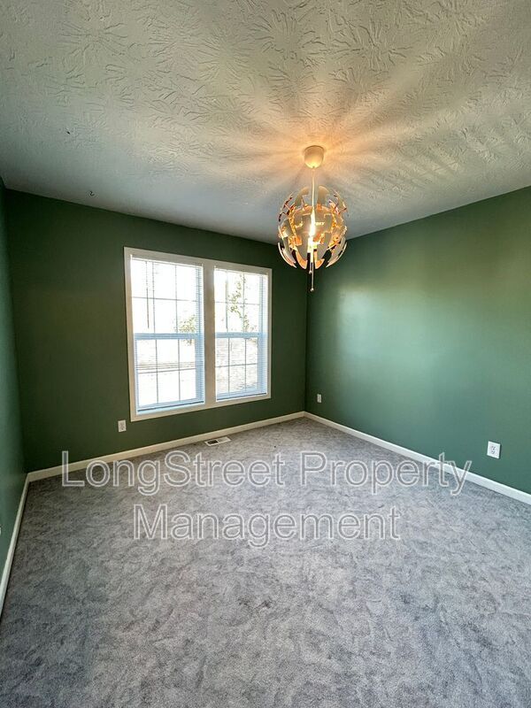 Building Photo - 852 Marilyn Dr