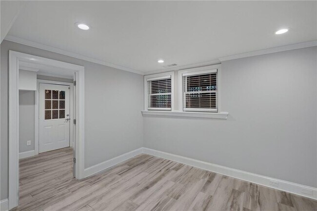 Building Photo - 710 Weybridge Pl