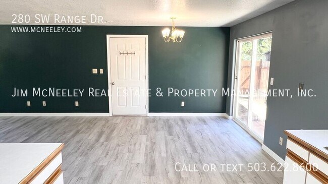 Building Photo - 280 SW Range Dr