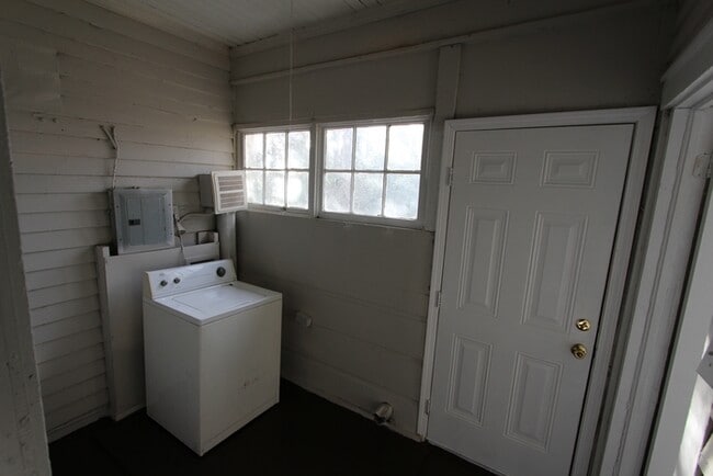 Building Photo - 226 E Moore St