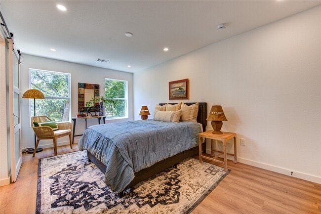 Building Photo - 11 E Obryant St