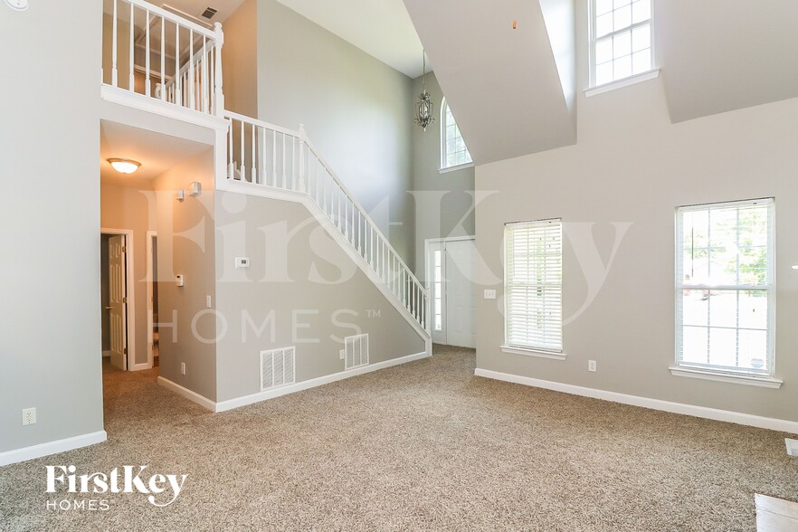 Building Photo - 2630 Argo Dr SE