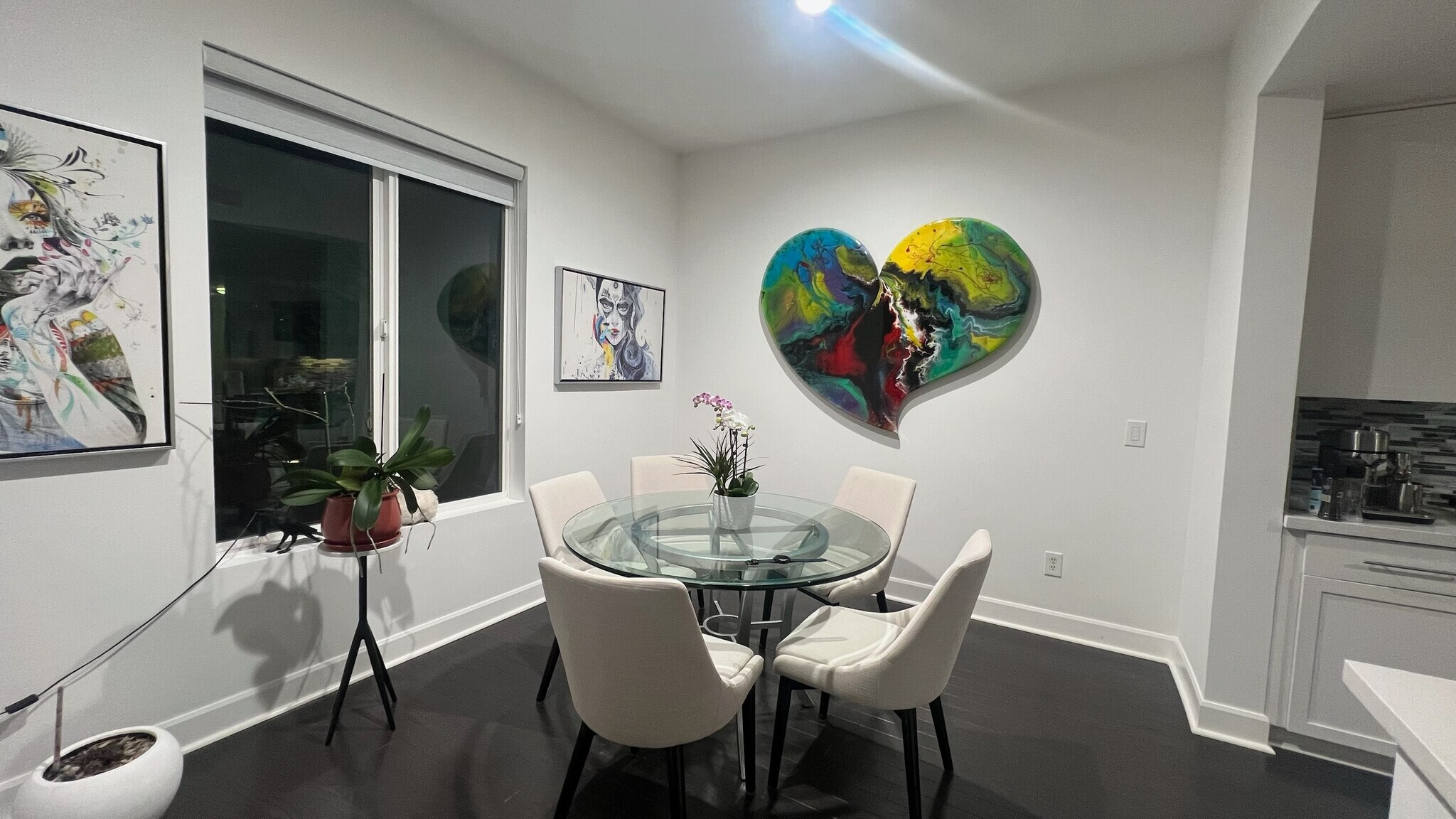 Building Photo - 300 E 4th St