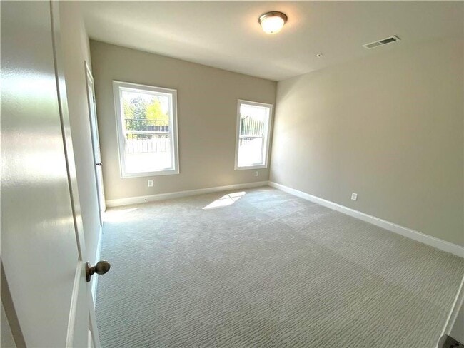 Building Photo - 912 Sweetwater Grove