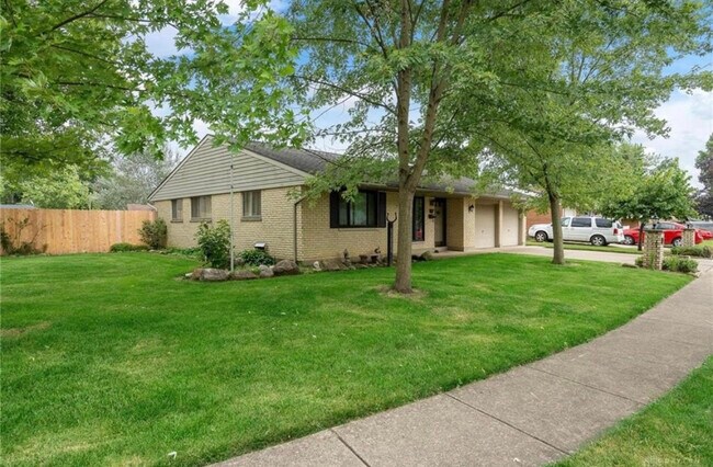 Building Photo - 140 Redbud Dr