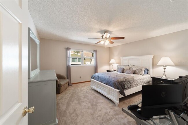 Building Photo - 9438 SW 85th Ave