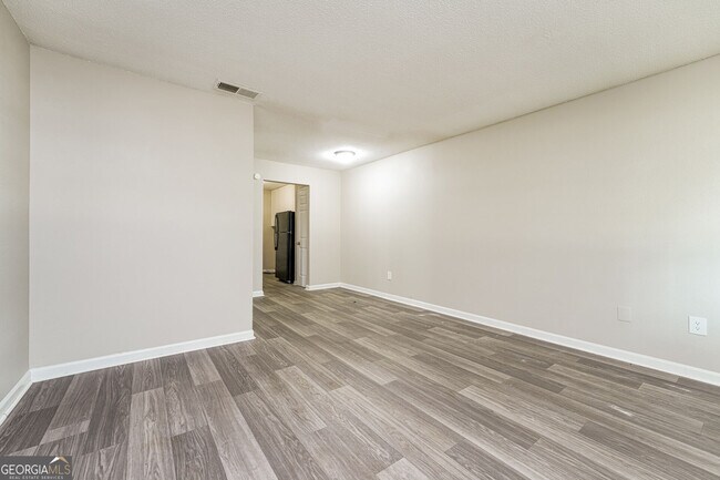 Building Photo - 165 Amethyst Dr