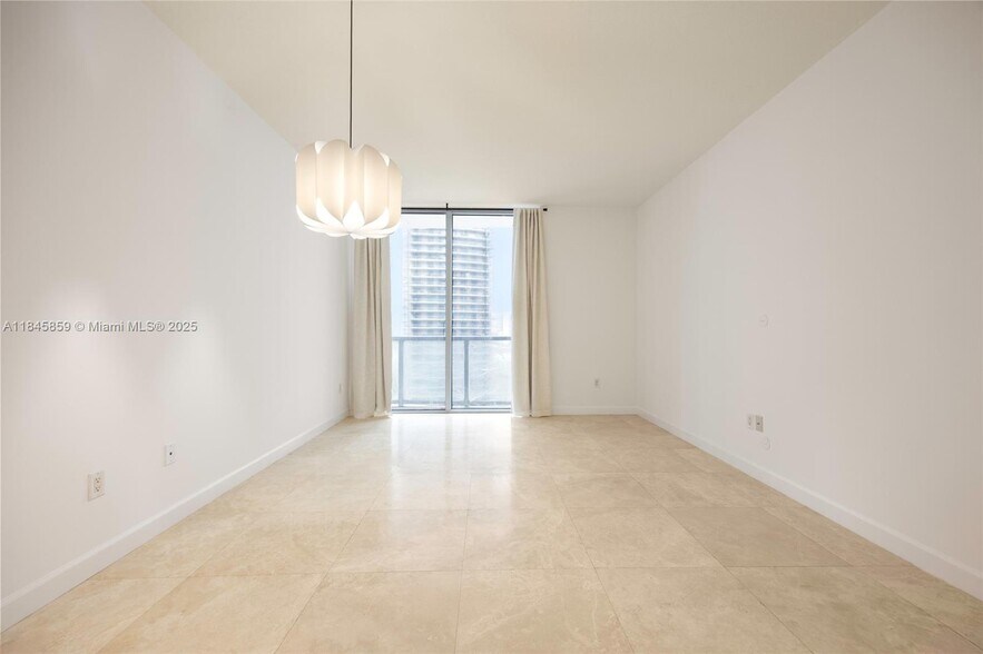 Building Photo - 1060 Brickell Ave