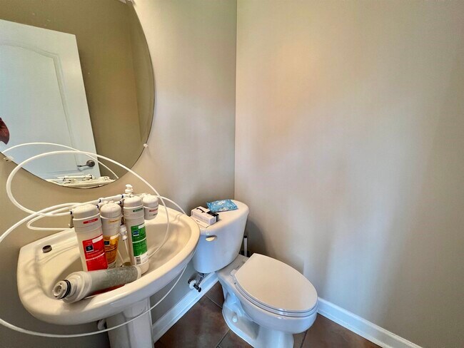 Building Photo - 1062 Fairway Ln