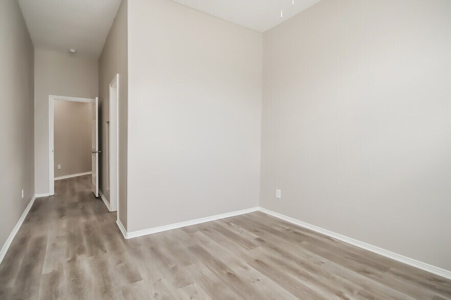 Building Photo - 2309 Highland Crossing Dr