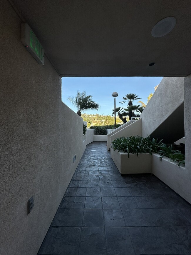 Building Photo - 5726 La Jolla Blvd