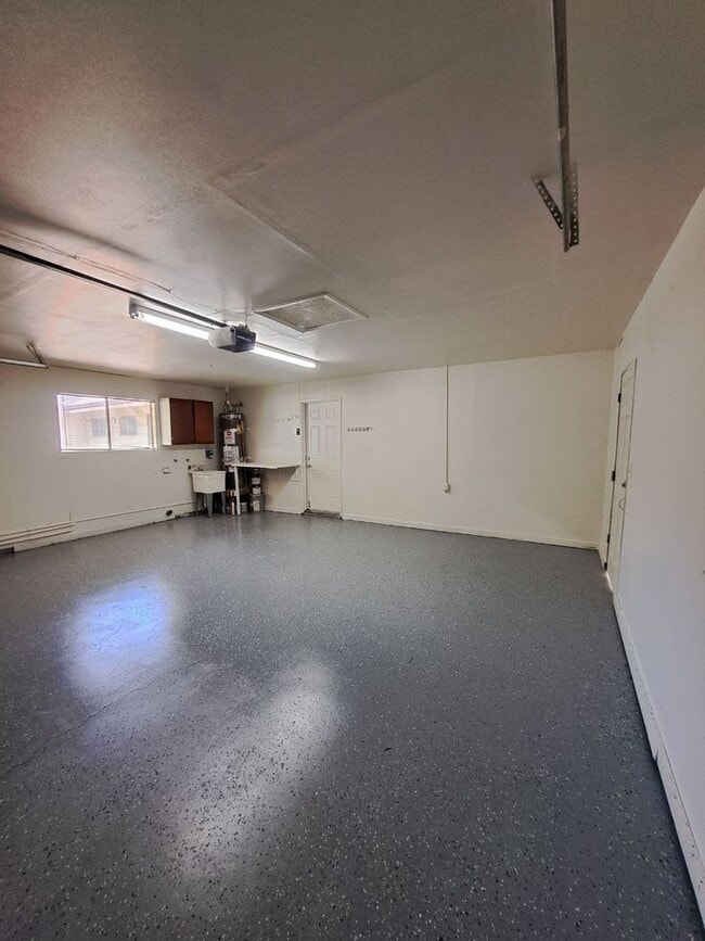 Building Photo - Stunning 4-Bedroom Kerman Home with Swimming Pool Available Soon!
