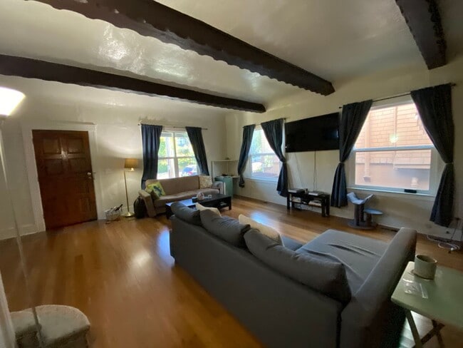 Building Photo - Spacious, Quiet N. Berk. House w/ a Large Private Backyard