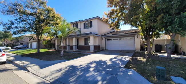 Building Photo - Huge House for Rent in Middle of San Jacin...