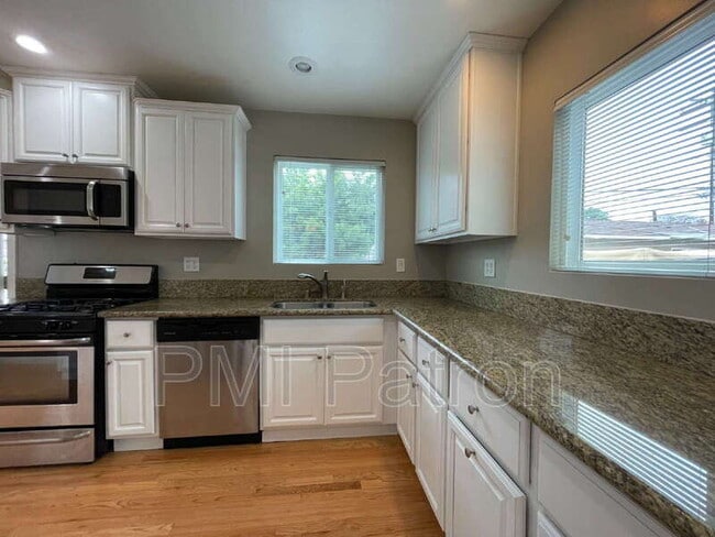 Building Photo - 4233 Redline Dr