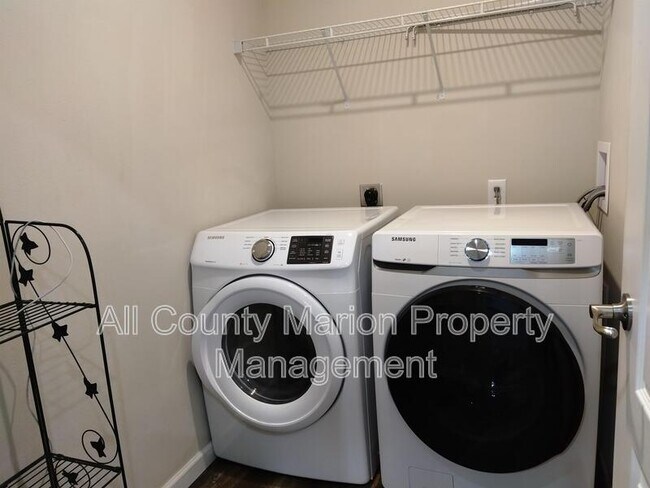 Building Photo - 23031 NE 112th Court Rd