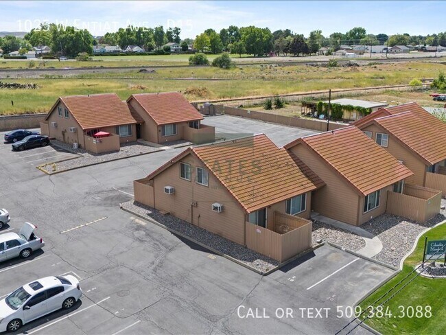 Building Photo - 1025 W Entiat Ave