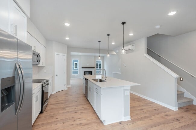 Building Photo - 4 Bedroom townhome is Kenmore Community