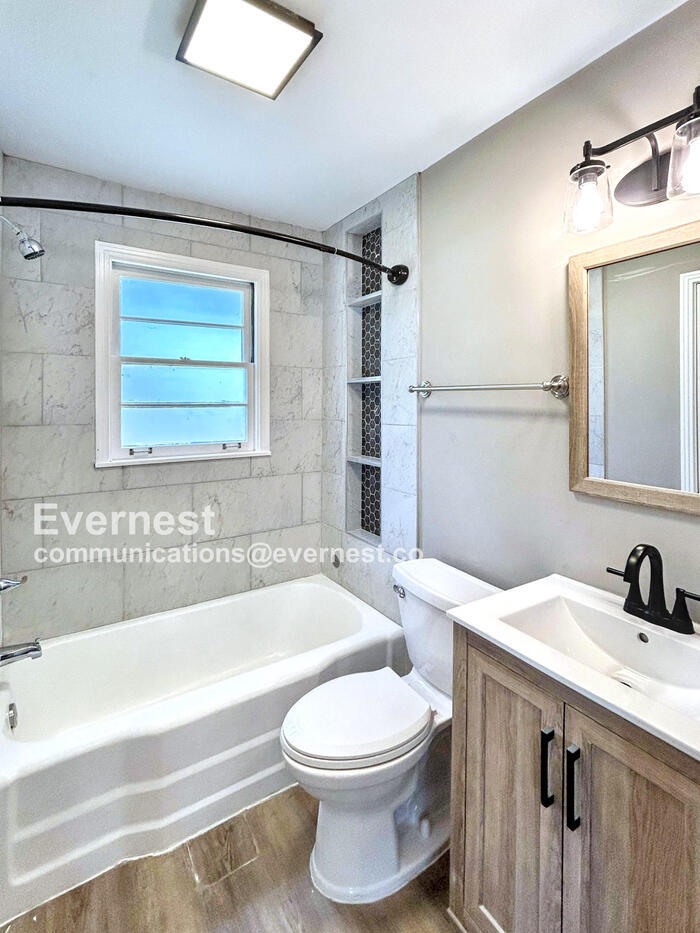 Building Photo - 1029 Edgewood Dr