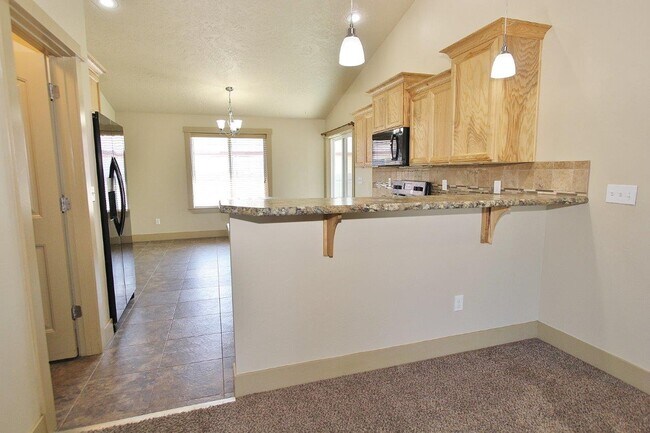 Building Photo - 1161 Kaetzel Way