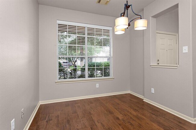 Building Photo - 6443 Applewood Forest Dr