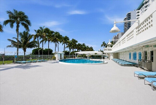 Building Photo - 2899 Collins Ave