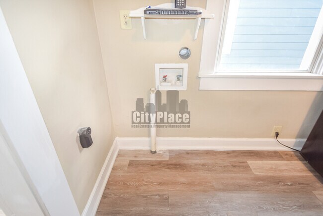 Building Photo - 1022 N Rural St