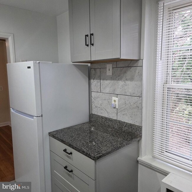 Building Photo - 2824 31st St SE