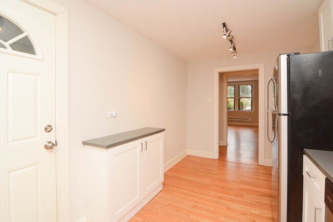 Building Photo - 2328 N Rockwell St