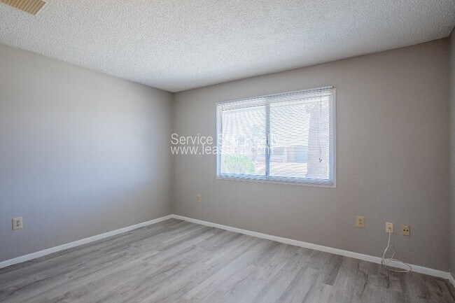 Building Photo - 17230 N Palo Verde Dr