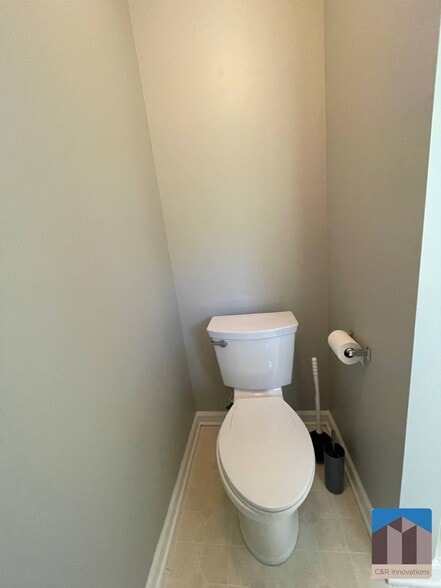 Building Photo - 2345 Delfern Dr