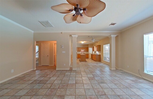 Building Photo - 2810 White Oak Ln