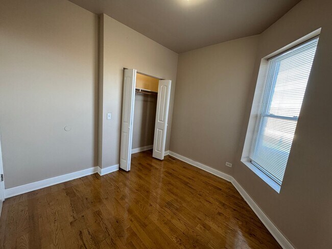 Building Photo - 6507 S Ingleside Ave