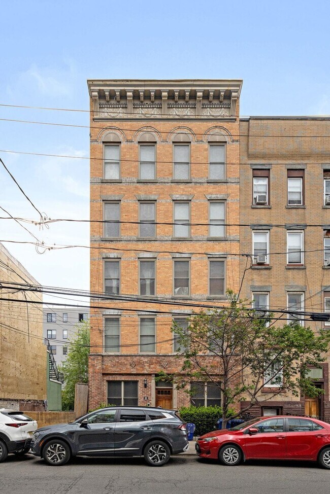 Building Photo - 412 Monroe St