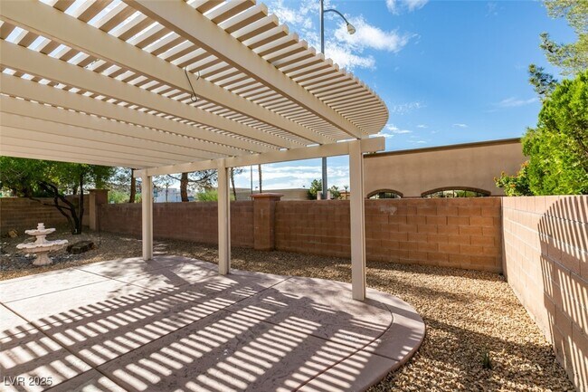 Building Photo - 2744 Summerchase Ln