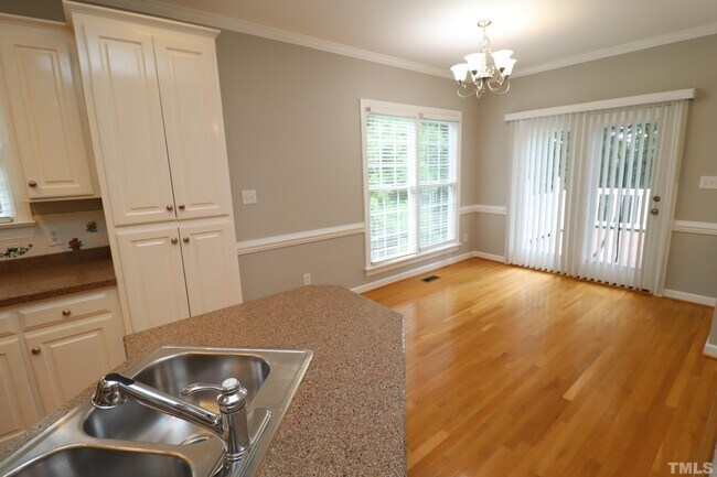 Building Photo - 100 Pebble Ridge Farms Ct