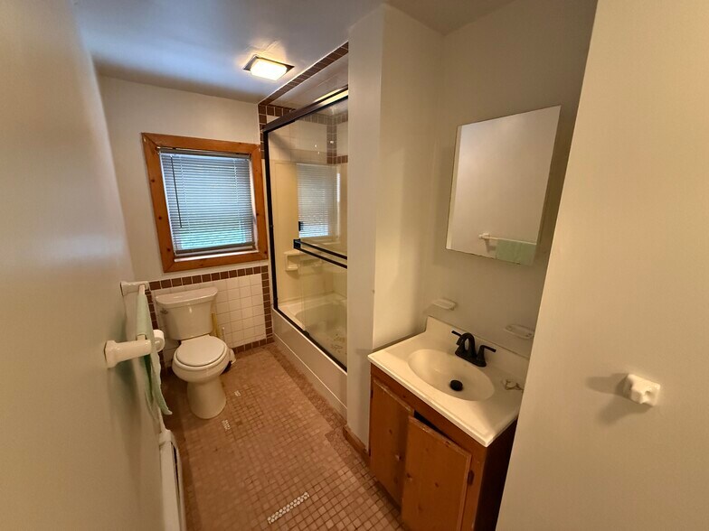 Building Photo - 83 Main St