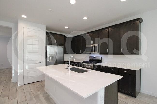 Building Photo - 670 S Jacana Ln
