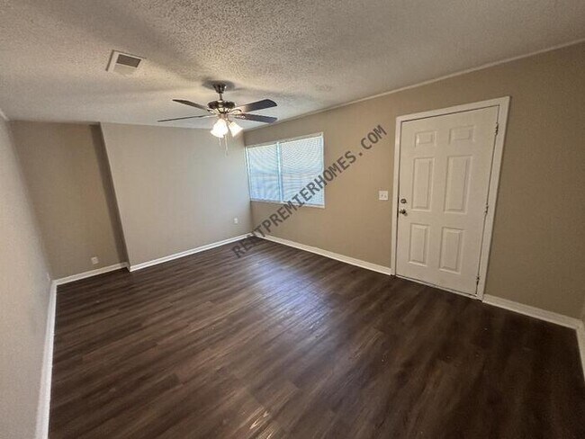 Building Photo - 404 N Scott St