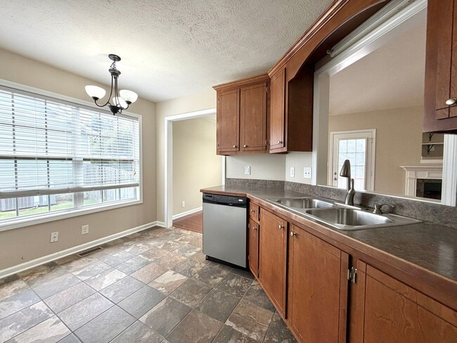 Building Photo - 1329 Mutual Dr
