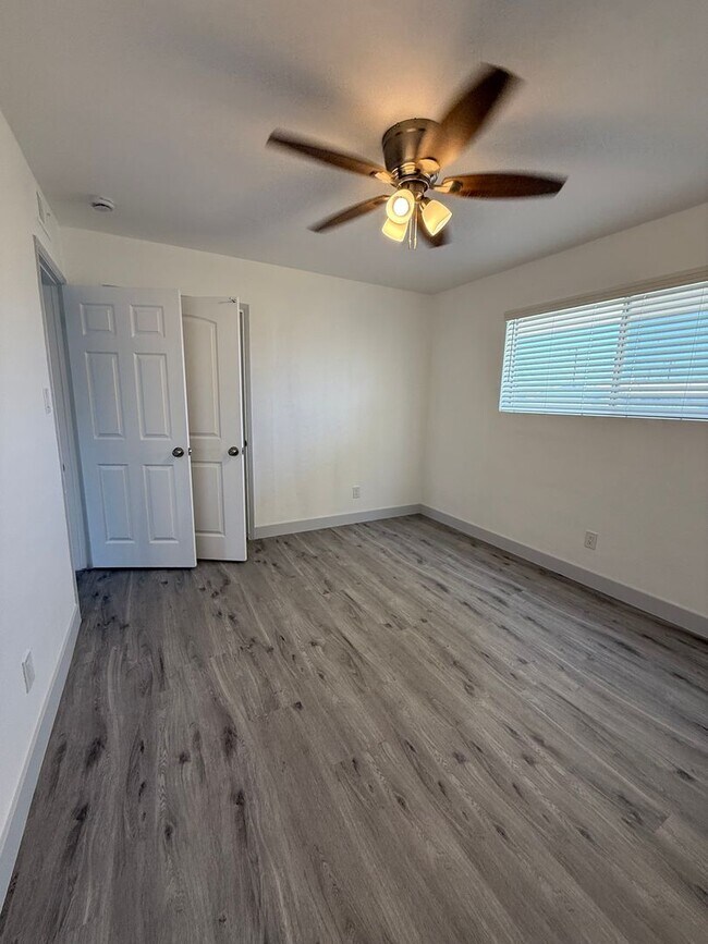 Building Photo - Beautifully Upgraded 4 Bedroom, 2 Bath! Do...