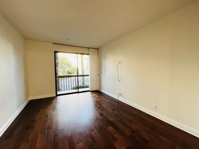 Building Photo - Lush and Lavish Lower Level Beverly Hills ...