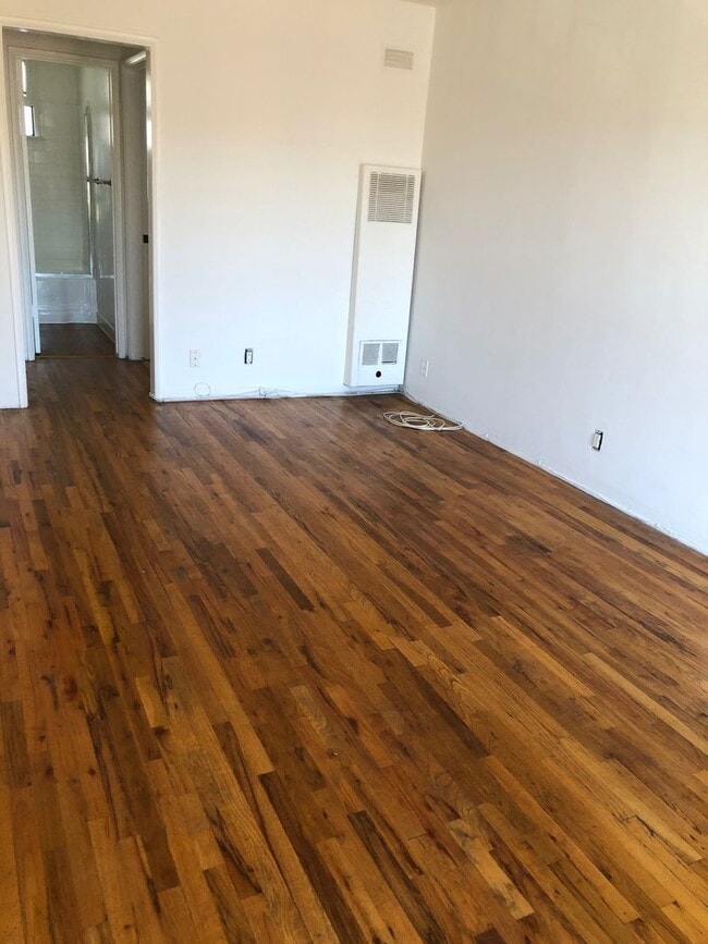 Interior Photo - Beverly Glen 04-LA