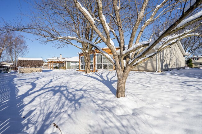 Building Photo - 120 S Staffire Dr